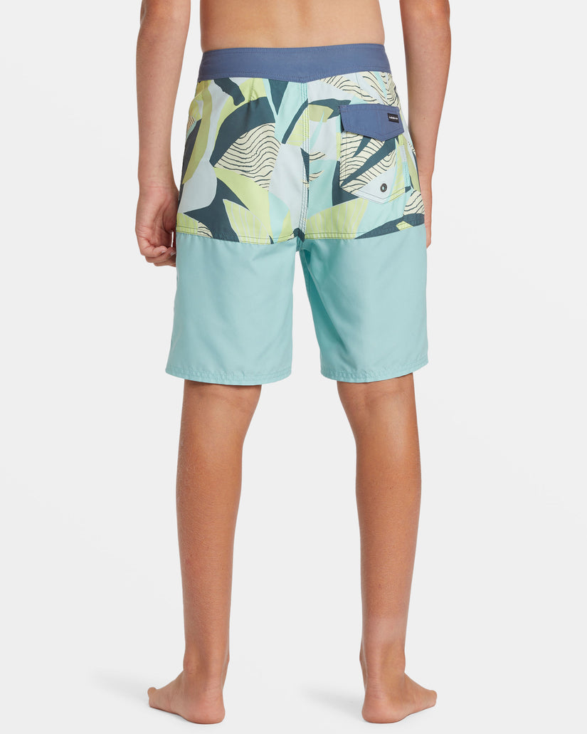 Boys 8-16 Everyday Division 17" Boardshorts - Aquifer