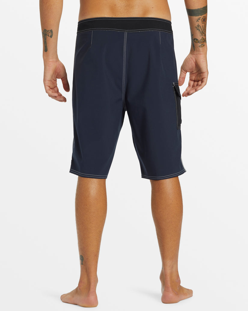 Saturn Solid 21" Boardshorts - Dark Navy